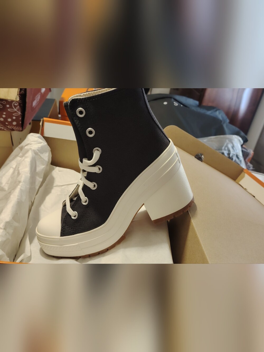 Converse - Picture 2 of 5